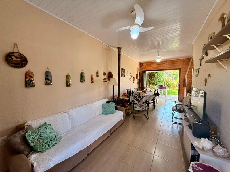 Casa 3 dormitórios próxima ao mar e ao comércio: 20ª foto da galeria de imagens do imóvel