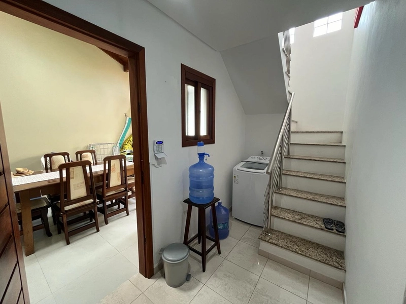 Linda casa de 4 dormitórios com piscina.: 7ª foto da galeria de imagens do imóvel