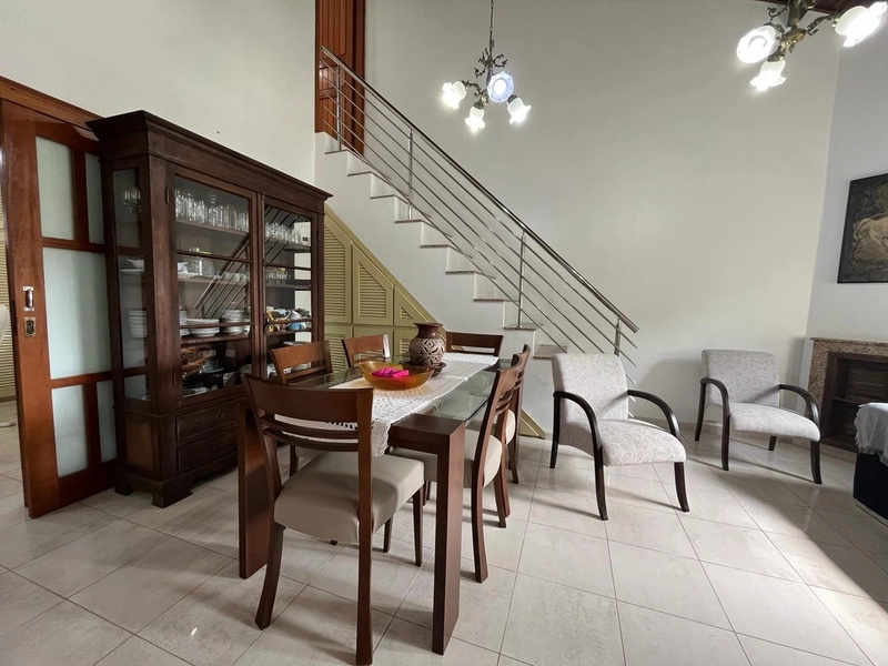 Linda casa de 4 dormitórios com piscina.: 1ª foto da galeria de imagens do imóvel