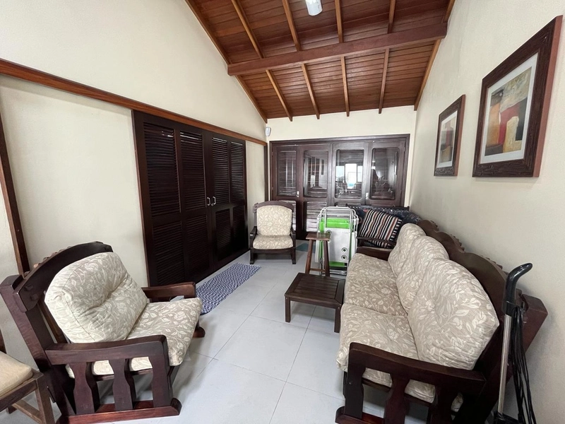 Linda casa de 4 dormitórios com piscina.: 5ª foto da galeria de imagens do imóvel