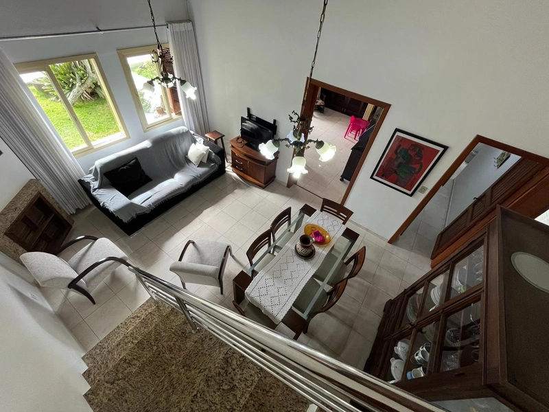 Linda casa de 4 dormitórios com piscina.: 3ª foto da galeria de imagens do imóvel