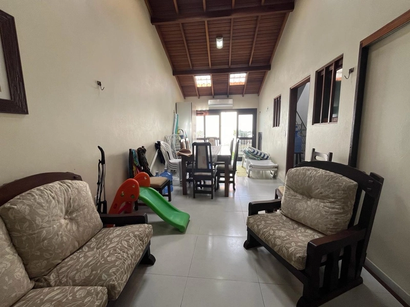 Linda casa de 4 dormitórios com piscina.: 6ª foto da galeria de imagens do imóvel