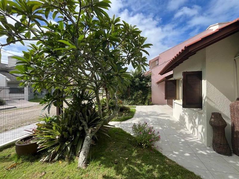 Linda casa de 4 dormitórios com piscina.: 24ª foto da galeria de imagens do imóvel