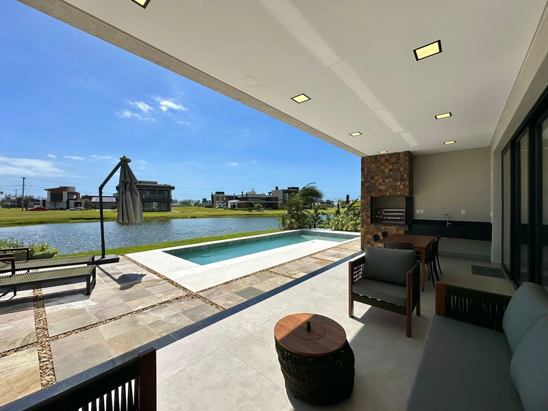 ARQUITETURA CONTEMPORÂNEA COM VISTA PERMANENTE PARA O LAGO: 5ª foto da galeria de imagens do imóvel