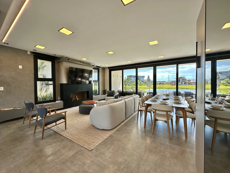 ARQUITETURA CONTEMPORÂNEA COM VISTA PERMANENTE PARA O LAGO