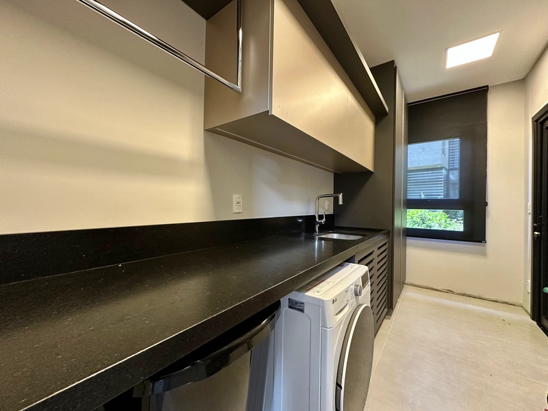 ARQUITETURA CONTEMPORÂNEA COM VISTA PERMANENTE PARA O LAGO: 6ª foto da galeria de imagens do imóvel