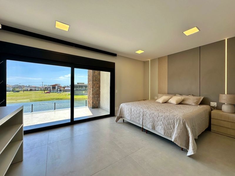 ARQUITETURA CONTEMPORÂNEA COM VISTA PERMANENTE PARA O LAGO: 8ª foto da galeria de imagens do imóvel