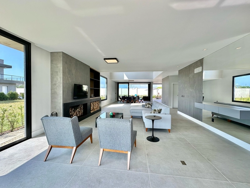 5 SUÍTES COM VISTA PARA O MAR