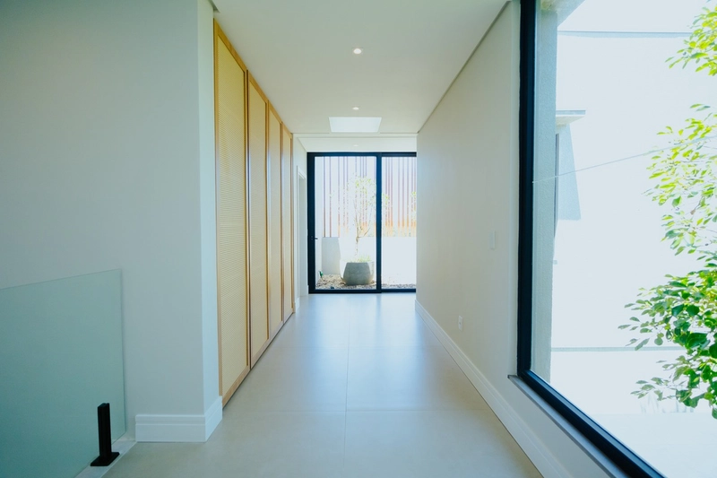 ARQUITETURA CONTEMPORÂNEA COM VISTA PRIVILEGIADA PARA O LAGO: 15ª foto da galeria de imagens do imóvel