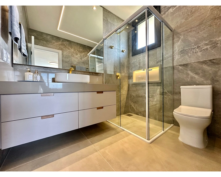 EXCLUSIVIDADE FRENTE MAR COM 5 SUÍTES: 6ª foto da galeria de imagens do imóvel