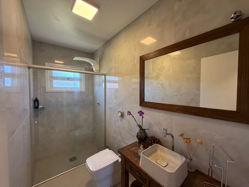 CASA COM AMPLO TERRENO NO VILLAGE: 18ª foto da galeria de imagens do imóvel