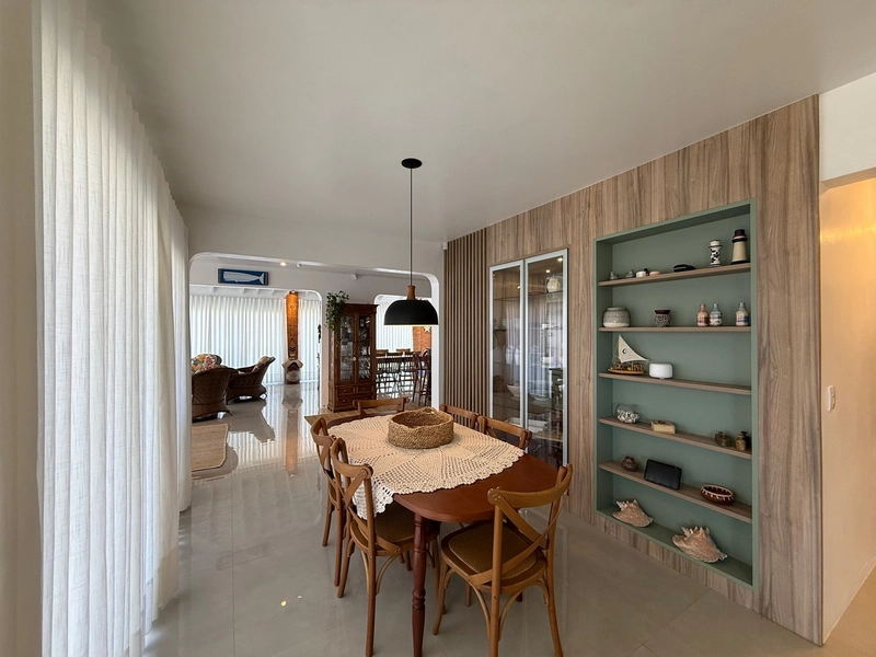 CASA COM AMPLO TERRENO NO VILLAGE: 8ª foto da galeria de imagens do imóvel