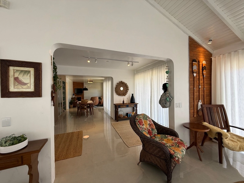 CASA COM AMPLO TERRENO NO VILLAGE: 9ª foto da galeria de imagens do imóvel