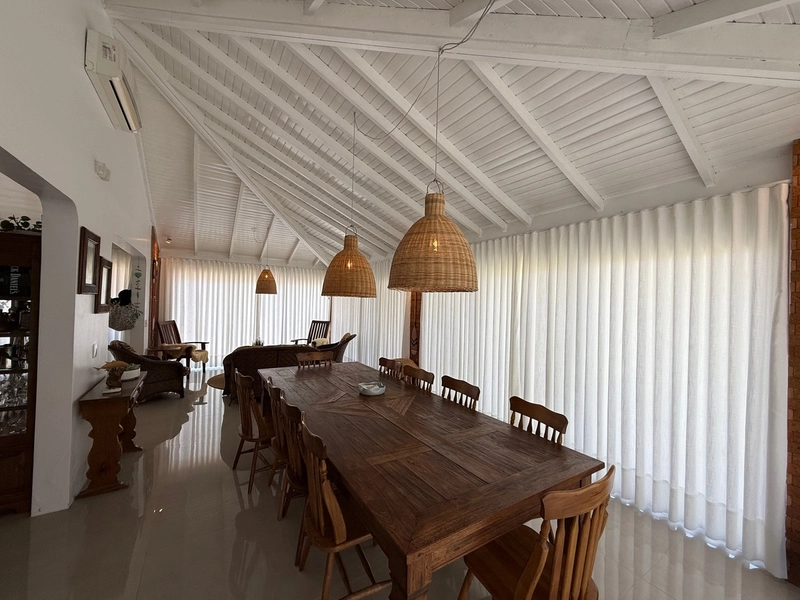 CASA COM AMPLO TERRENO NO VILLAGE: 10ª foto da galeria de imagens do imóvel