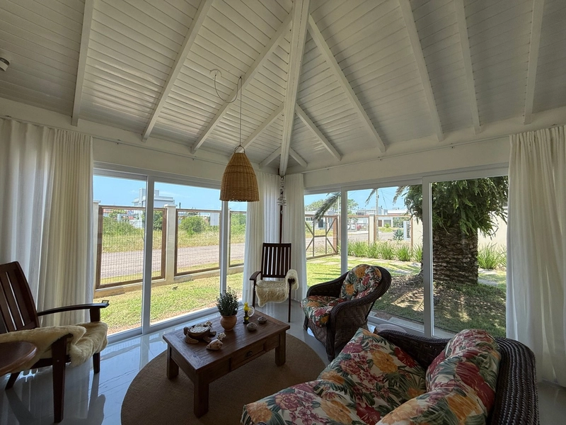 CASA COM AMPLO TERRENO NO VILLAGE: 20ª foto da galeria de imagens do imóvel