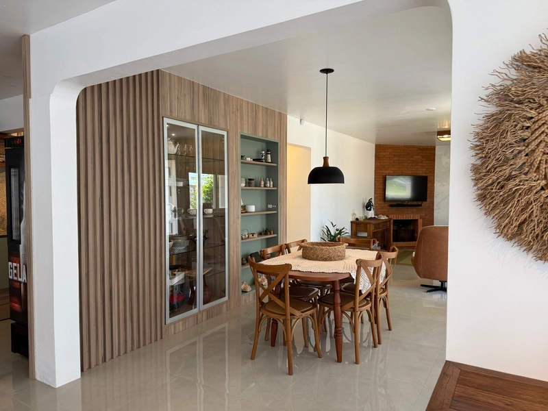 CASA COM AMPLO TERRENO NO VILLAGE: 14ª foto da galeria de imagens do imóvel