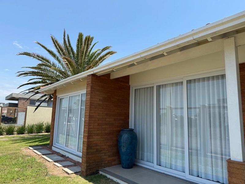 CASA COM AMPLO TERRENO NO VILLAGE: 25ª foto da galeria de imagens do imóvel