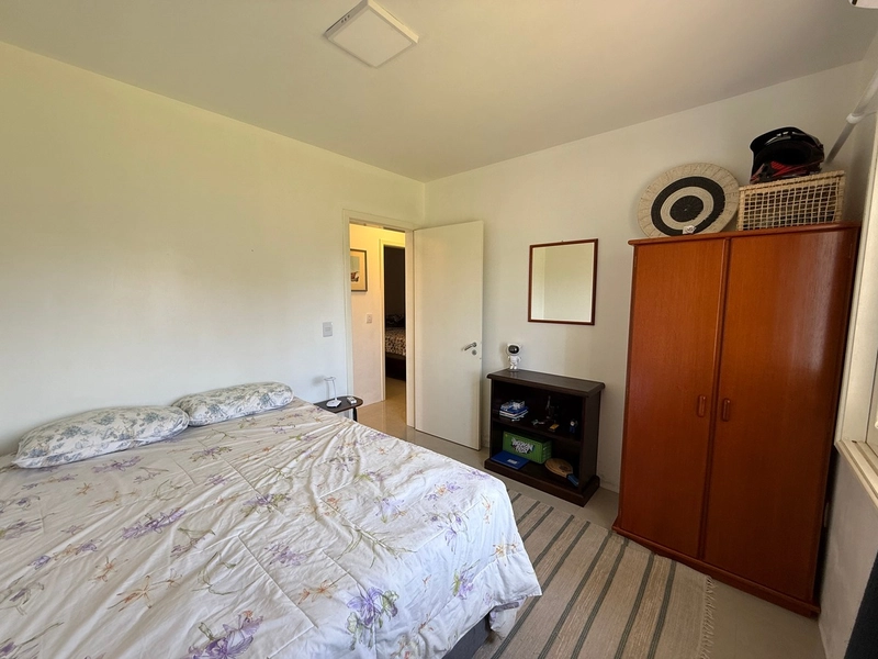 CASA COM AMPLO TERRENO NO VILLAGE: 16ª foto da galeria de imagens do imóvel