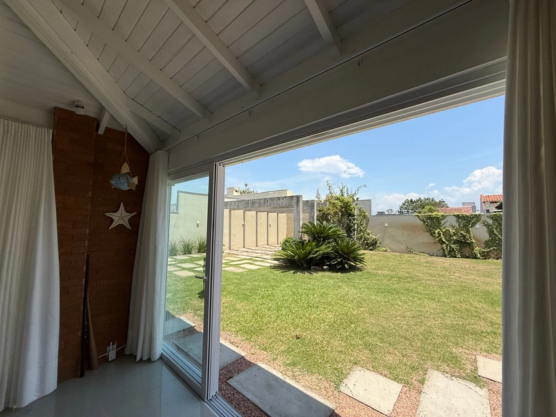 CASA COM AMPLO TERRENO NO VILLAGE: 21ª foto da galeria de imagens do imóvel