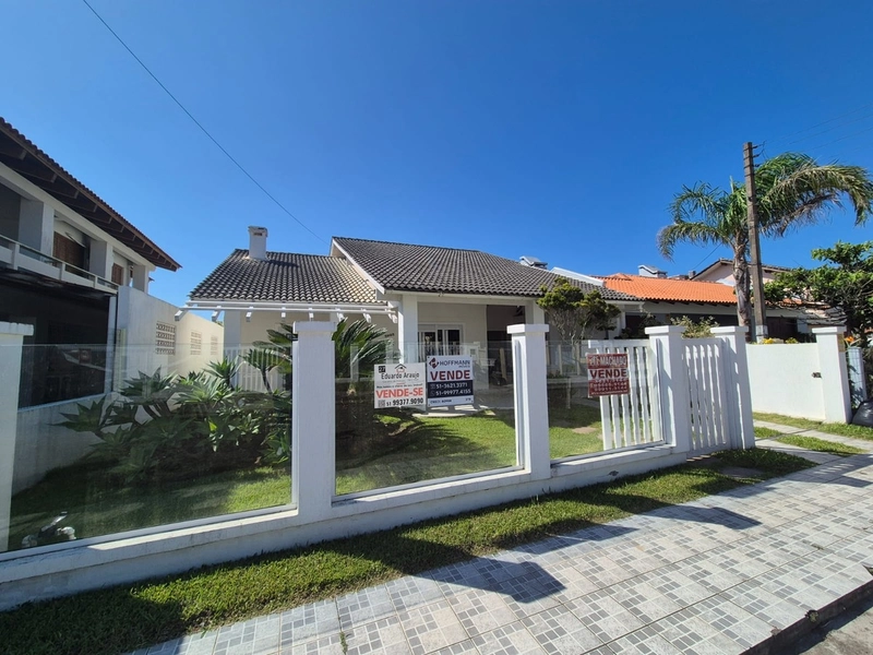 CASA COM GRANDE ÁREA GOURMET: 1ª foto da galeria de imagens do imóvel