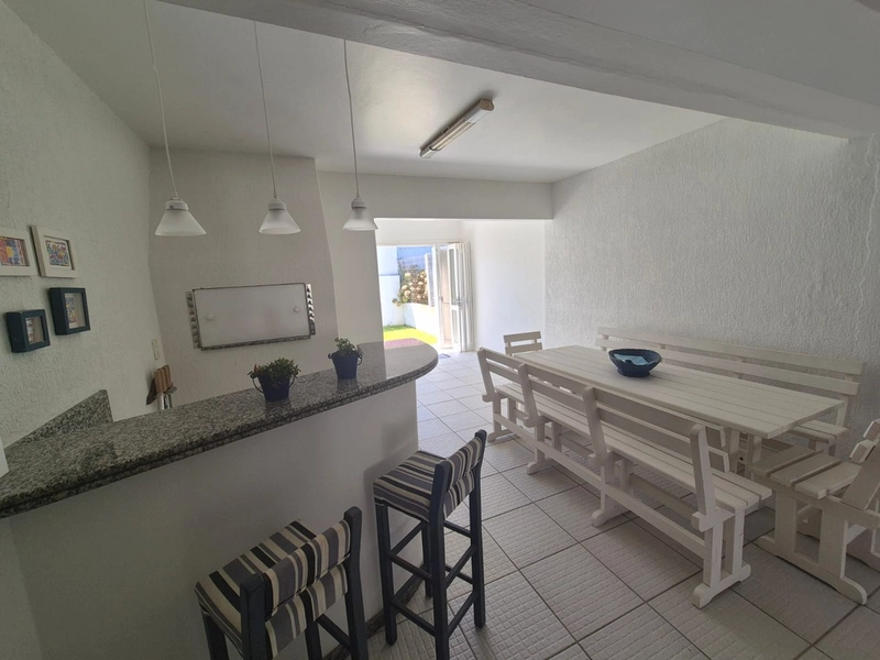 CASA COM GRANDE ÁREA GOURMET: 4ª foto da galeria de imagens do imóvel