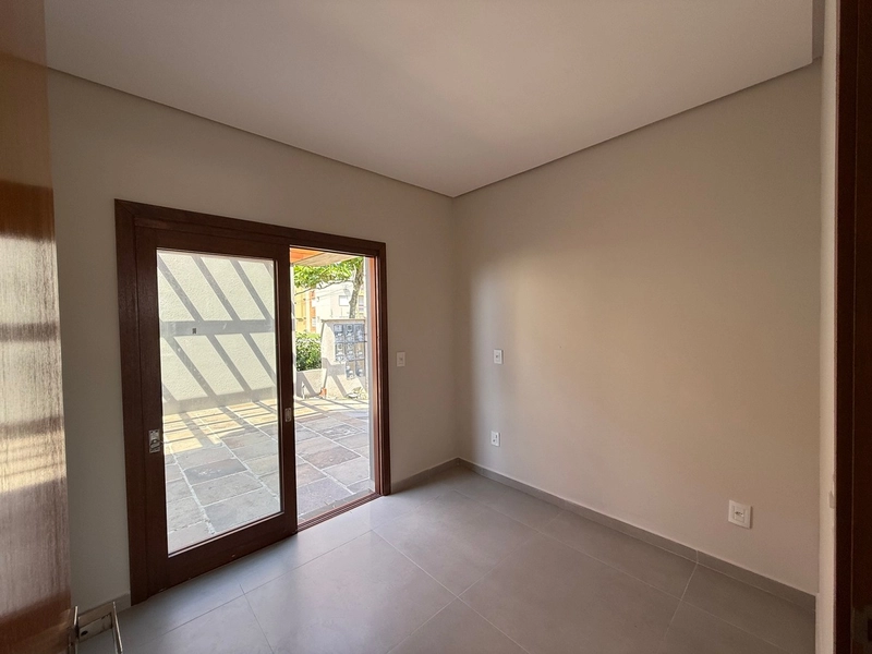 SOBRADO DE ESQUINA COM 4 SUÍTES E VISTA PARA O MAR: 5ª foto da galeria de imagens do imóvel