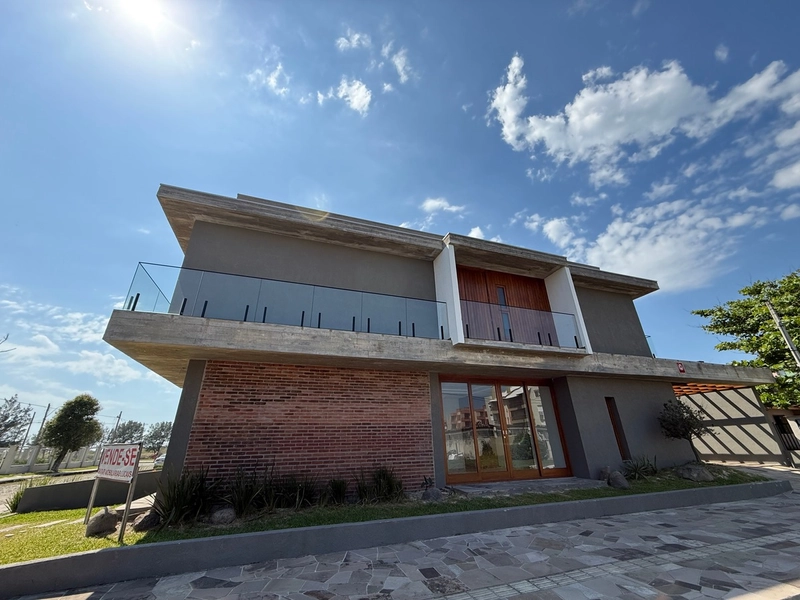 SOBRADO DE ESQUINA COM 4 SUÍTES E VISTA PARA O MAR: 2ª foto da galeria de imagens do imóvel