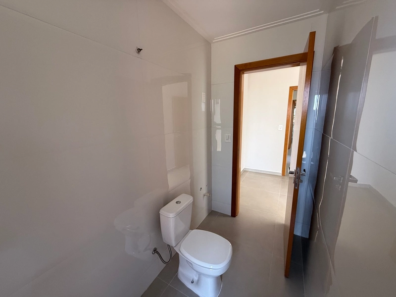 SOBRADO DE ESQUINA COM 4 SUÍTES E VISTA PARA O MAR: 11ª foto da galeria de imagens do imóvel