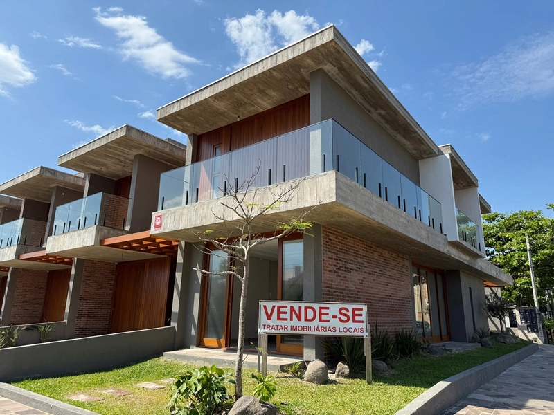 SOBRADO DE ESQUINA COM 4 SUÍTES E VISTA PARA O MAR: 1ª foto da galeria de imagens do imóvel