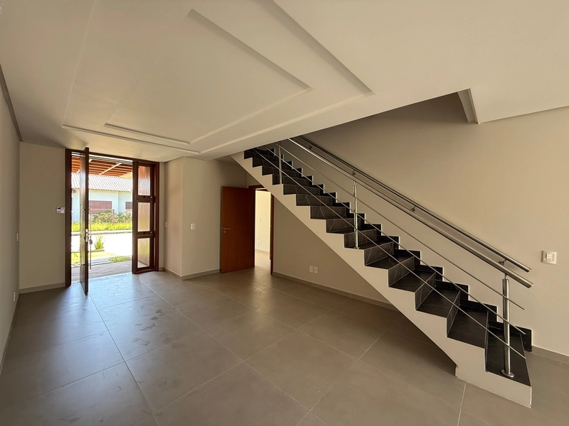 SOBRADO CONTEMPORÂNEO COM SACADA E VISTA PARA O MAR: 5ª foto da galeria de imagens do imóvel