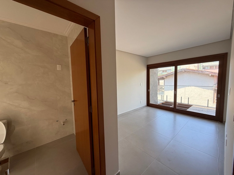 SOBRADO CONTEMPORÂNEO COM SACADA E VISTA PARA O MAR: 14ª foto da galeria de imagens do imóvel