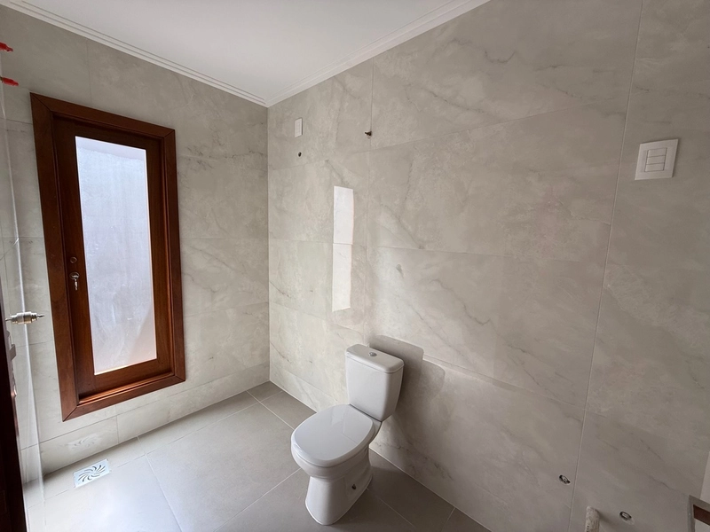 SOBRADO CONTEMPORÂNEO COM SACADA E VISTA PARA O MAR: 7ª foto da galeria de imagens do imóvel