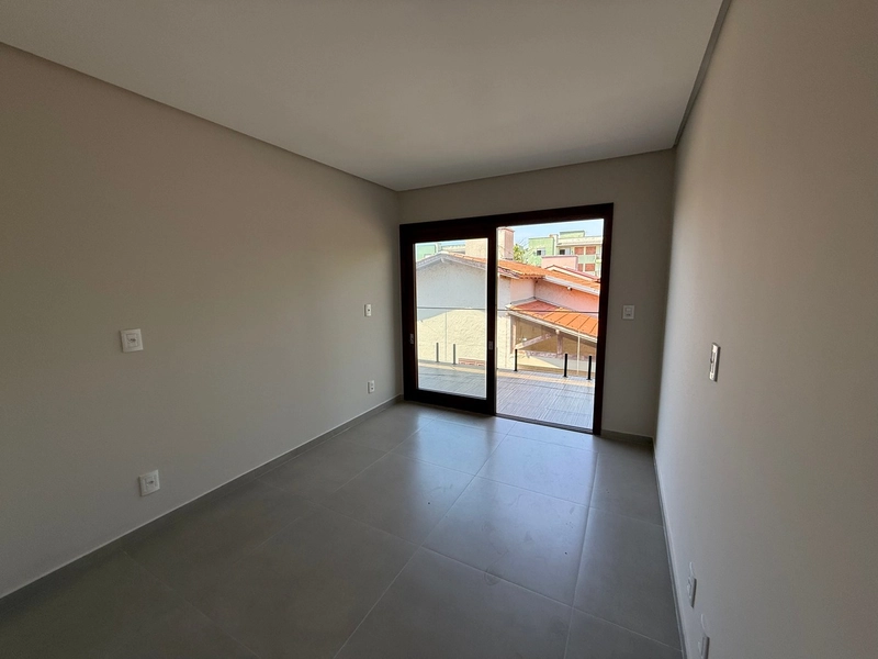 SOBRADO CONTEMPORÂNEO COM SACADA E VISTA PARA O MAR: 16ª foto da galeria de imagens do imóvel