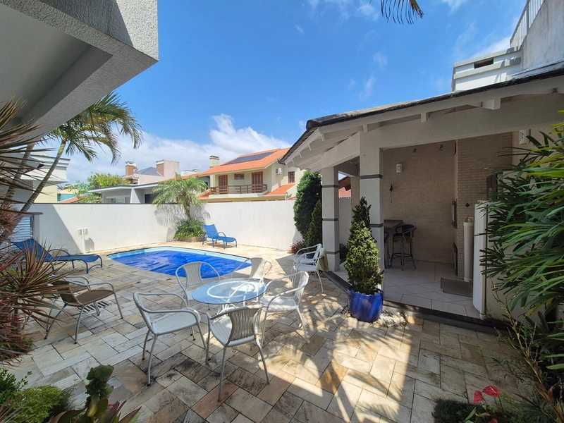 CASA COM AMPLO ESPAÇO GOURMET E PÁTIO COM PISCINA: 8ª foto da galeria de imagens do imóvel