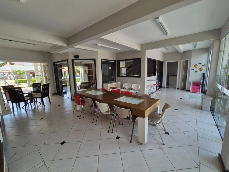 CASA COM AMPLO ESPAÇO GOURMET E PÁTIO COM PISCINA: 10ª foto da galeria de imagens do imóvel