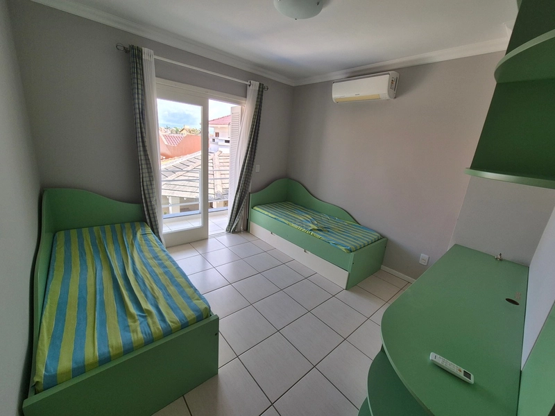 CASA COM AMPLO ESPAÇO GOURMET E PÁTIO COM PISCINA: 29ª foto da galeria de imagens do imóvel