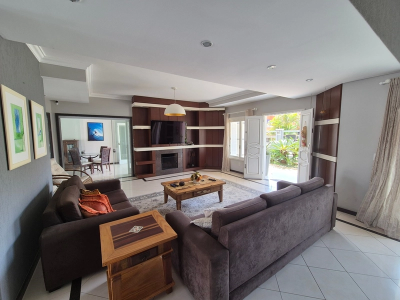 CASA COM AMPLO ESPAÇO GOURMET E PÁTIO COM PISCINA: 18ª foto da galeria de imagens do imóvel