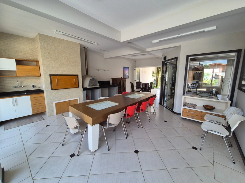 CASA COM AMPLO ESPAÇO GOURMET E PÁTIO COM PISCINA: 9ª foto da galeria de imagens do imóvel