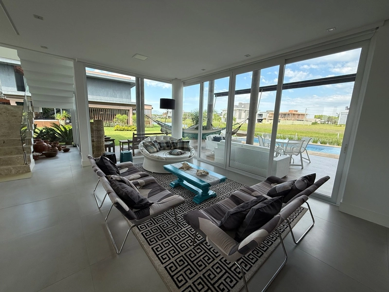 CASA DE ALTO PADRÃO COM 05 SUÍTES: 4ª foto da galeria de imagens do imóvel