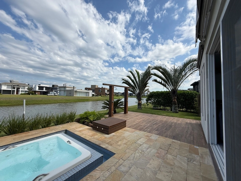 CASA DE ALTO PADRÃO COM 05 SUÍTES: 11ª foto da galeria de imagens do imóvel