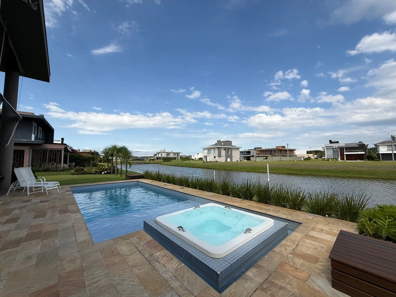 CASA DE ALTO PADRÃO COM 05 SUÍTES: 10ª foto da galeria de imagens do imóvel