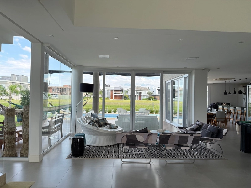 CASA DE ALTO PADRÃO COM 05 SUÍTES: 7ª foto da galeria de imagens do imóvel