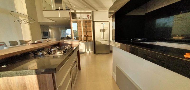 Casa com 05 suítes em Cond. Fechado.: 4ª foto da galeria de imagens do imóvel