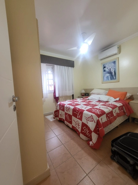 SOBRADO MOBILIADO COM PÁTIO E VARANDA A POUCOS METROS DO MAR: 13ª foto da galeria de imagens do imóvel