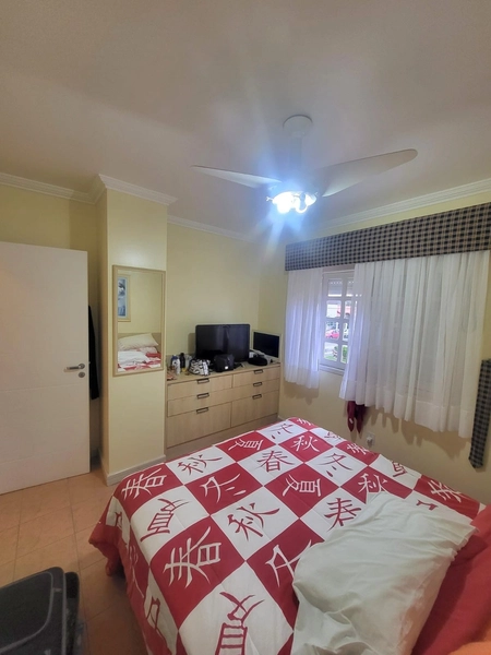 SOBRADO MOBILIADO COM PÁTIO E VARANDA A POUCOS METROS DO MAR: 15ª foto da galeria de imagens do imóvel