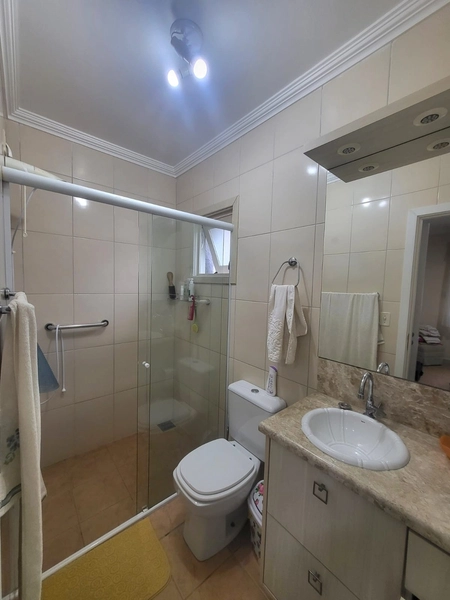 SOBRADO MOBILIADO COM PÁTIO E VARANDA A POUCOS METROS DO MAR: 17ª foto da galeria de imagens do imóvel