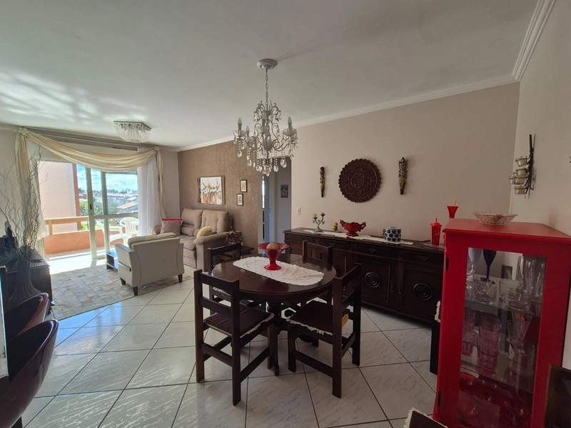 VISTA PARA O MAR A POUCOS PASSOS DA PRAIA