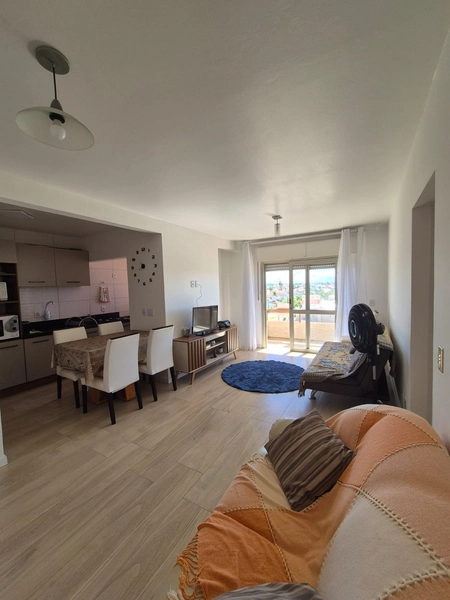 APARTAMENTO COM SACADA E CHURRASQUEIRA PERTINHO DO MAR: 2ª foto da galeria de imagens do imóvel