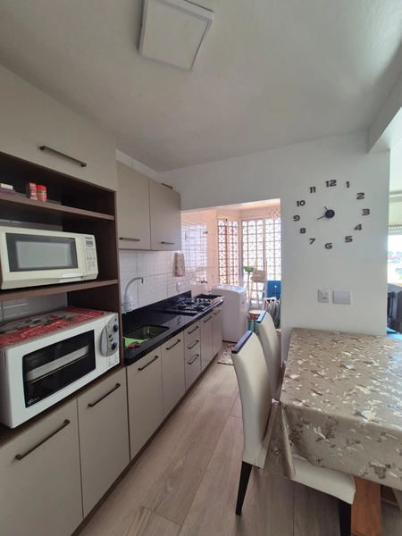 APARTAMENTO COM SACADA E CHURRASQUEIRA PERTINHO DO MAR: 11ª foto da galeria de imagens do imóvel