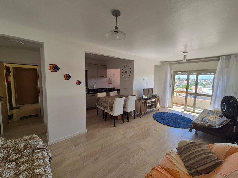 APARTAMENTO COM SACADA E CHURRASQUEIRA PERTINHO DO MAR: 1ª foto da galeria de imagens do imóvel